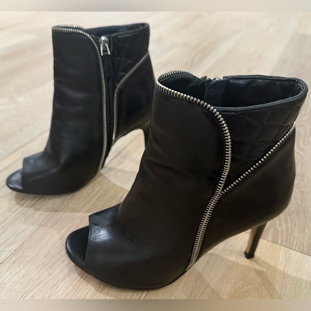 Halogen Women’s Black Smooth/Quilted Leather Peep-Toe Booties.Stilettos Sz 7 1/2